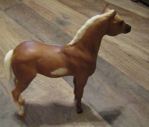 lot 205 image: Breyer miniture horse no.999 golden joy vintage 1990