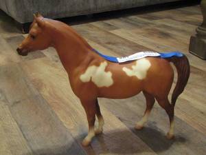 lot 198 image: Breyer Proud Arabian Mare Spotted Legacy Chestnut Tobiano