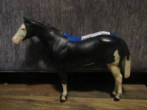 lot 401 image: 2001 limited edition Breyer 1127 silky keno splash overo paint horse