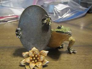 lot 407 image: jay strong water frog photo frame
