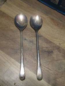 lot 382 image: Queen Anne silver plate qty 2 serving utensils