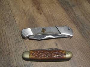 lot 411 image: Sharp - 425 single blade  &  4 PIECE KNIFE  -  both missing 1 side piece