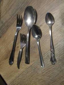 lot 369 image: Amsino Rogers Onieda spoons qty 3 and 2 forks
