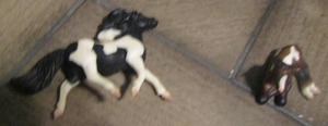 lot 404 image: Breyer stable mate thoroughbred lying foal, Breyer stable mate #5605 Shetland pony