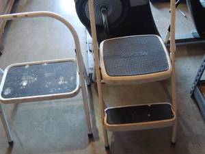 lot 49 image: 2 step stepstool - 1 step stepstool