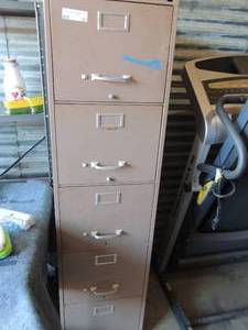 lot 30 image: steel master tan colored filing cabinet 5 drawers 58x15x26