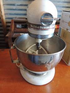 lot 122 image: Kitchenaid power mixer  W metal mixing bowl & paddle Max  watts 300