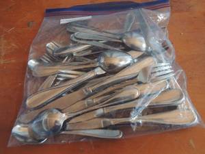 lot 138 image: Oneida silverware set of forks spoons and knifes