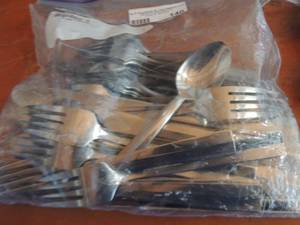 lot 140 image: International stainless chine silverware set qty 20