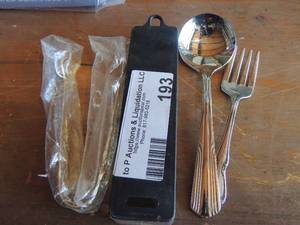lot 193 image: Mississippi collector spoon- monrour soup spoon- Oneida deluxe stainless steel shrimp fork