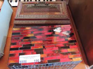 lot 190 image: 3D changing tile box - dcor box with lid