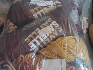 lot 144 image: Bag of yarn