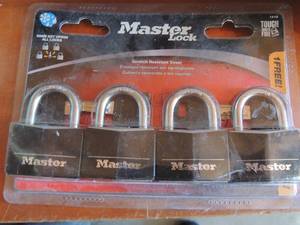 lot 191 image: New pack of master lock , lock and key qty 4 NIP