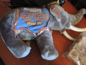 lot 147 image: RINGLING BROTHERS CIRCUS - ELEPHANT - GUNTHER FAREWELL TOUR