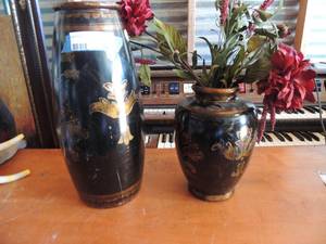lot 425 image: Japanese style vases with flowers  qty 2