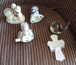 lot 188 image: Home dcor- precious moments- angels- solid clear glass- whale