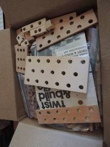 lot 151 image: TWIST & BUILD BUILDING BLOCKS W IDEA FILE