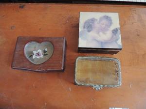 lot 155 image: soap dish, small jewelry box, trinket box