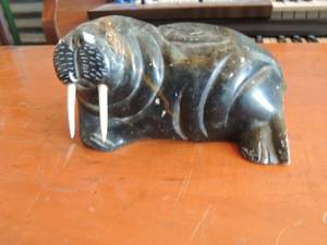 lot 433 image: walrus figurine