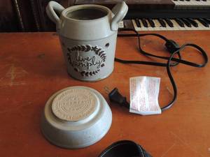 lot 434 image: live simply scentsy warmer