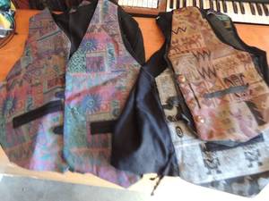 lot 444 image: Mens vest qty 3 -