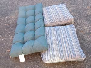lot 483 image: cushions