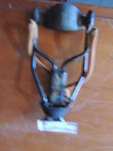 lot 15 image: WRIST ROCKET SLINGSHOT  Ppowerline daisy
