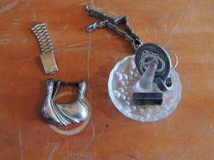 lot 78 image: Belt buckle , womens jewelry  ring holder