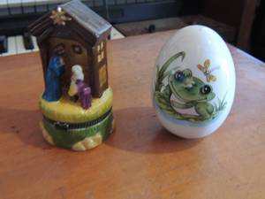lot 65 image: a trinity broadcasting network jesus and Mary glass figuring , a frog dcor egg
