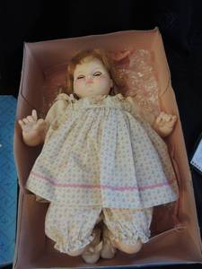 lot 333 image: MADAME ALEXANDER DOLL -  PUDDIN  3942 BLONDE HAIR, BLUE EYES  14  IN BOX