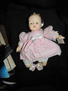 lot 355 image: MADAME ALEXANDER DOLL - BABYS FIRST BIRTHDAY   28985  PINK DRESS