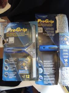 lot 359 image: PRO GRIP - WINDOW WASHING TOOLS - 14 PAD  &  12 SQUEEGEE   NIP