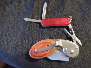 lot 342 image: KNIFE - LOCKBACK KNIFE 2 BLADE CCLIP & SMALL MULTI TOOL KNIFE