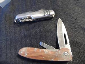 lot 344 image: KNIFE - MULTI TOOL- 7 COMPONENTS 2 12 BLADE   SHEFFIELD  & SINGLE BLADE 2 12