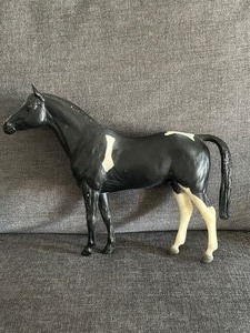 lot 469 image: BREYER Horse #732 SPOTTED TRAKEHNER WARMBLOOD