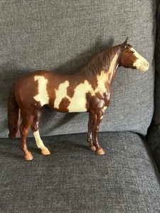 lot 466 image: VINTAGE 1970S BREYER  #51 yellow mount famous paint horse chestnut brown horse