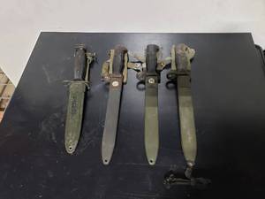 lot 139 image: Lot of 4 Vintage Bayonets