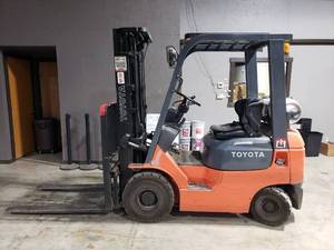 lot 1 image: NICE Toyota 7FGU15 Propane Forklift.  COME TEST THIS BAD BOY OUT  SEE DESCRIPTION FOR MORE INFO.