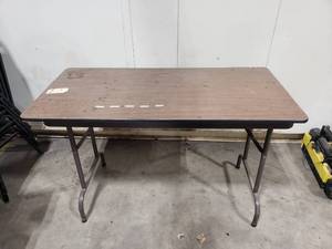 lot 100 image: Small Folding Table