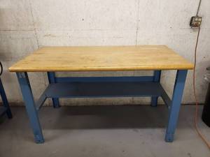 lot 168 image: Global Industries Wood Top Adjustable Height Desk.  Top Measures 60 x 30