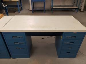 lot 193 image: Parent Metal 7-Drawer Office Desk w Laminate Top & Power