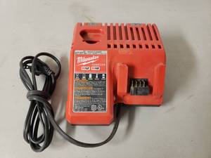 lot 206 image: Milwaukee M12M18 Battery Charger