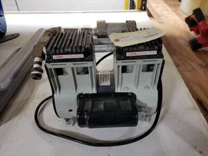 lot 227 image: Welch Model 2585B-01-2112 Laboratory Dry Oil Free Piston Vacuum Pump