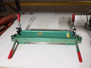 lot 230 image: Grizzly Industrial 24 20-Gauge Bending Brake