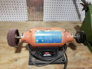 lot 272 image: Central Machinery 6 Bench Buffer
