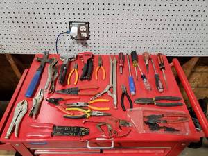 lot 285 image: Lot of Misc Tools.  Includes Everything Pictured.