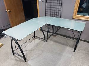 lot 558 image: L-Shape Metal Leg & Glass Top Office Desk.  Measures 61 x 61 x 29