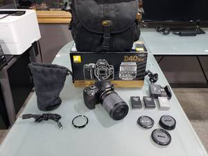 lot 577 image: Nikon D40 Camera w Lens, Bag, Batteries, Charger & More.