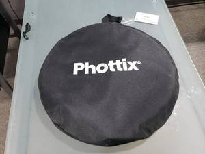 lot 594 image: Phottix 43 5-in-1 Premium Photography Reflector w Handles