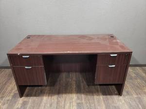 lot 602 image: Office Desk w Locking Drawers.  Desk Measures 60 x 30 x 30.  Matches Lot 548